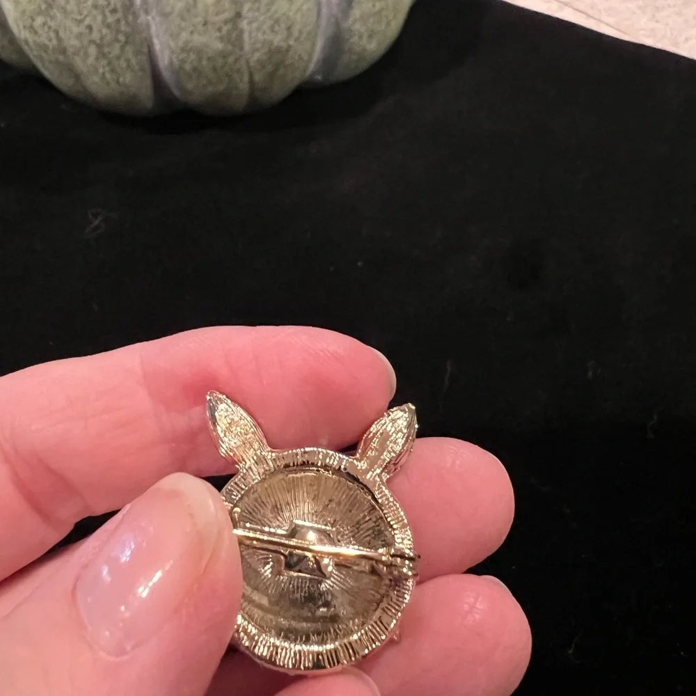 Small animal rhinestone brooch. Approximately 1” by 1”. - Picture 2 of 2